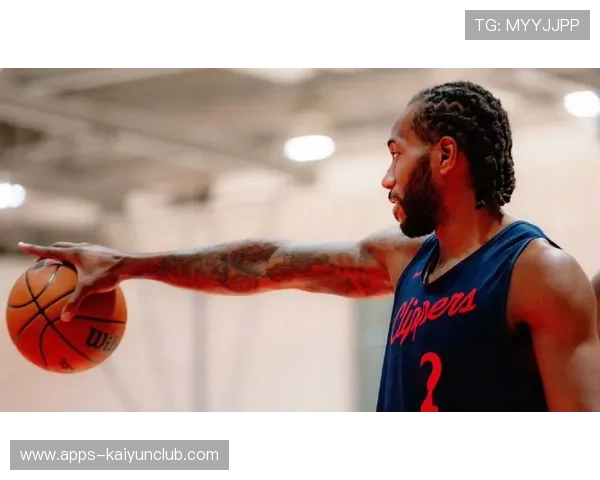 快船三巨头训练画面曝光:默契值高得吓人 快船三巨头训练画面曝光:默契值高得吓人