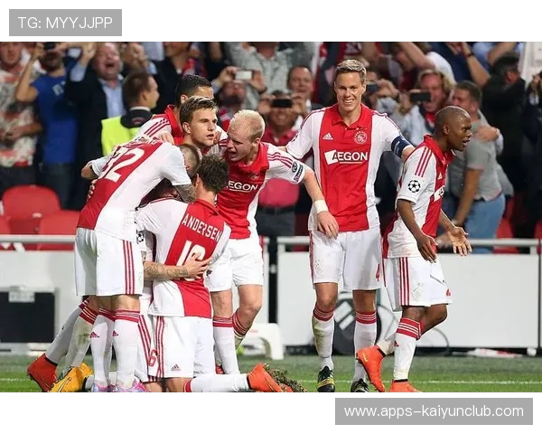 阿贾克斯完成前锋梯队提升